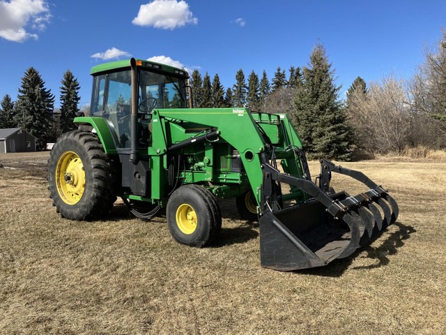 1992 John Deere 2WD Loader Tractor 7800 in Farming Equipment in Regina - Image 2