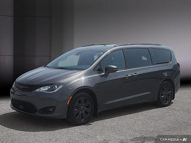 2020 Chrysler Pacifica Hybrid Limitée in Cars & Trucks in Laval / North Shore