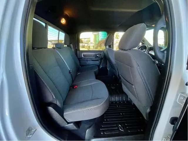 2022 Ram 1500 Classic Warlock CREW 4WD 5.7L HEMI B/U CAMERA dans Autos et camions dans Delta/Surrey/Langley - Image 17