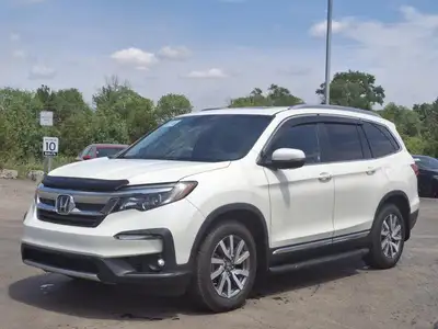 Look at this certified 2019 Honda Pilot EX-L AWD | Nav | Leather | Sunroof | Heated Wheel + Seats |...