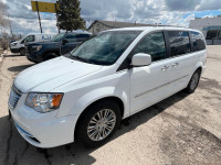 2014 Chrysler Town & Country Touring Clean title Low KM fully loaded