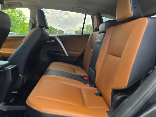 2017 Toyota RAV4 Hybrid in Cars & Trucks in Ottawa - Image 30