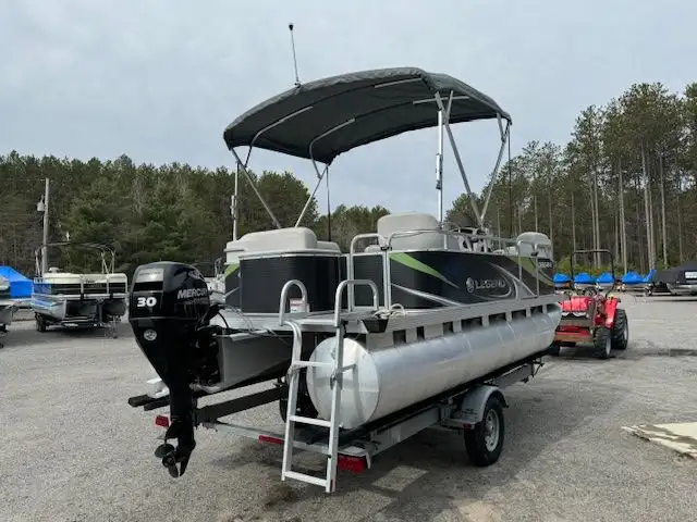 2017 17' LEGEND SPLASH PONTOON 30HP 4-STROKE in Powerboats & Motorboats in Peterborough - Image 17
