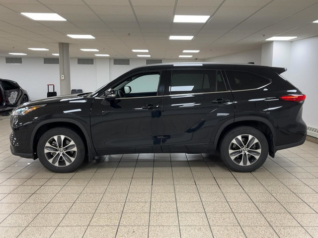 2022 Toyota Highlander XLE in Cars & Trucks in Calgary - Image 2