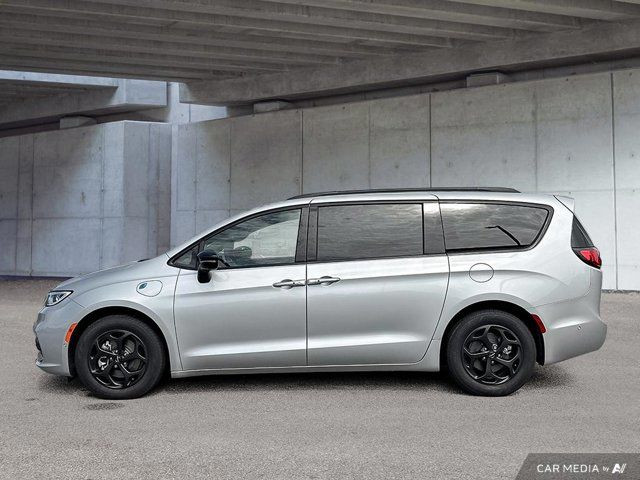 2024 Chrysler Pacifica Hybrid Premium S Appearance | Leather in Cars & Trucks in Tricities/Pitt/Maple - Image 4
