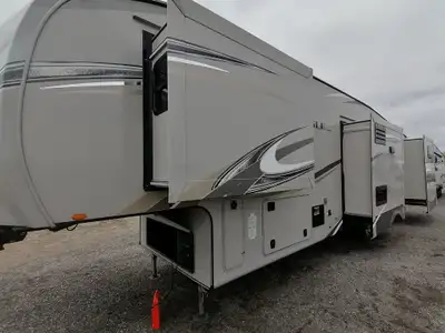 If you like to travel in luxury with your whole family, take a step inside this Eagle fifth wheel to...