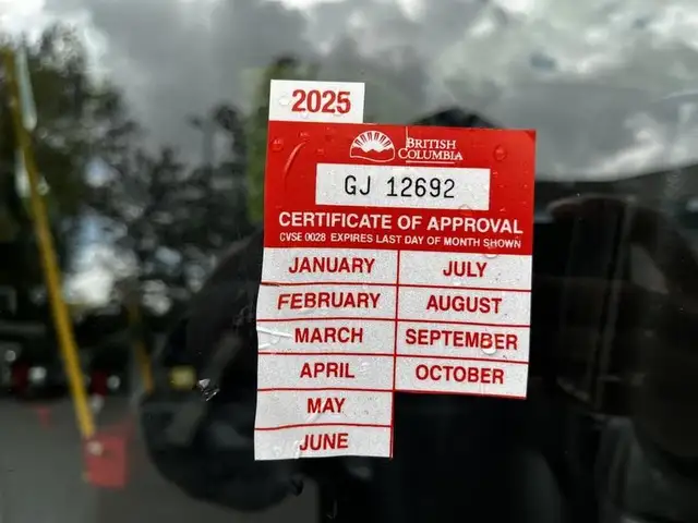 2019 chevrolet Express G4500 21 Passenger Bus With Wheelchair Ac in Heavy Trucks in Richmond - Image 40