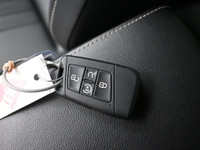 Experience the perfect blend of style, performance, and practicality with the 2024 Volkswagen Tiguan... (image 4)