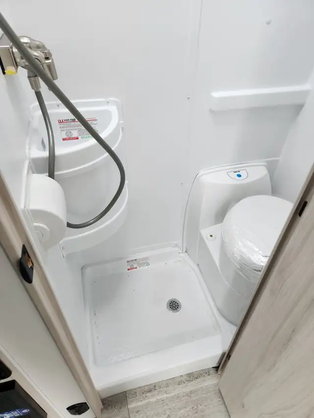 2023 WINNEBAGO Hike 100 H1316FB in Travel Trailers & Campers in London - Image 14