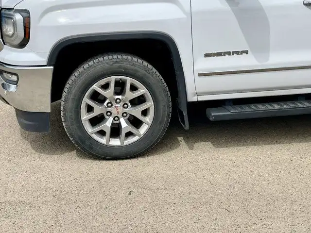 2017 GMC Sierra 1500 SLT in Cars & Trucks in Edmonton - Image 3