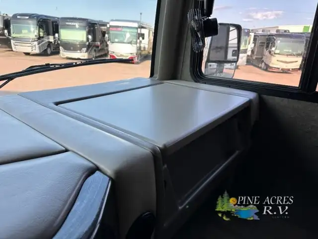 2020 Thor Motor Coach Challenger 37YT Washer & Dryer 12 k Miles in RVs & Motorhomes in Moncton - Image 55