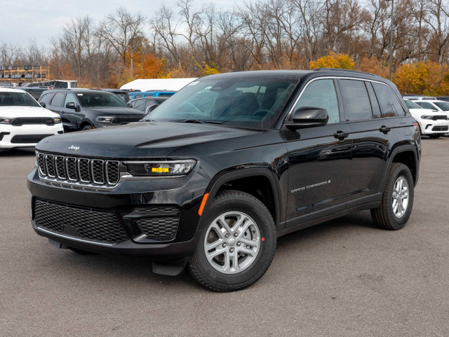 2025 Jeep Grand Cherokee LAREDO 4X4 *GR. REMORQ* SIEGES CHAUFF * in Cars & Trucks in Laurentides