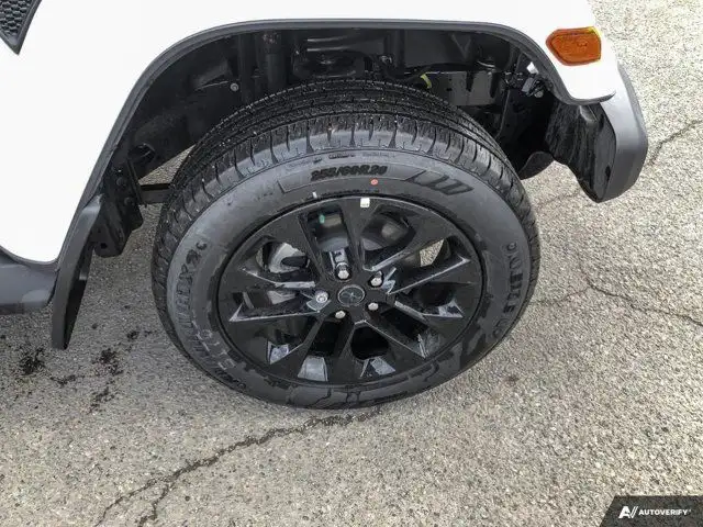 2024 Jeep Wrangler 4xe Sahara | Plug-in Hybrid | Sky One Touch dans Autos et camions dans Calgary - Image 11
