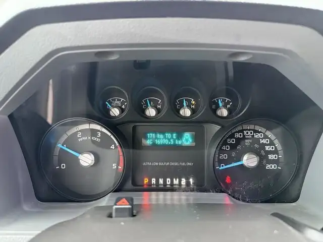 2011 ford F-550 31 Passenger Bus Powerstroke Diesel in Heavy Trucks in Richmond - Image 26