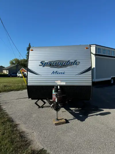 Save Big on the Springdale Mini 1800BH! Now only $17,995! (Previously $18,995) Experience the perfec...