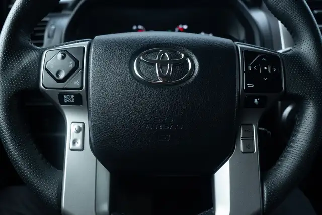 2020 Toyota 4Runner SR5 4WD, Sunroof, Alloy Wheels, Rear View Ca in Cars & Trucks in Oakville / Halton Region - Image 20