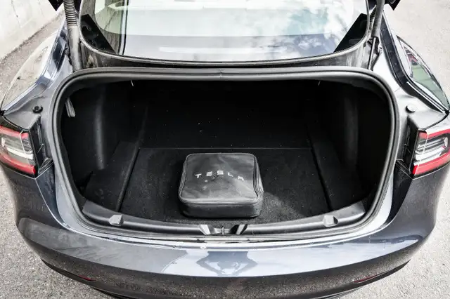 2023 Tesla Model 3 Base • FAST CHARGING • NAV • 360 CAM • SUNROO in Cars & Trucks in Kingston - Image 9