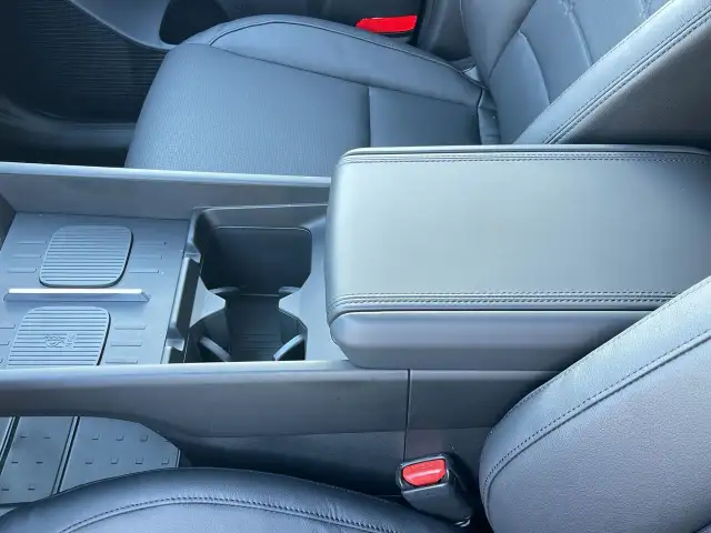 2025 Hyundai Santa Fe Luxury AWD, Sunroof, Leather, Remote Start dans Autos et camions dans Calgary - Image 30