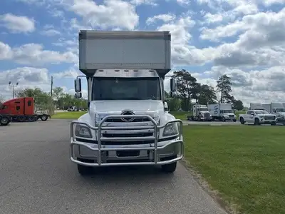 2017 Hino 268 Auto trans 24 ft box with attic roll up door . service door -tailgate low kms 113391 C...