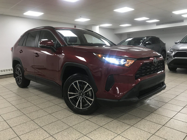 2020 Toyota RAV4 LE in Cars & Trucks in Calgary