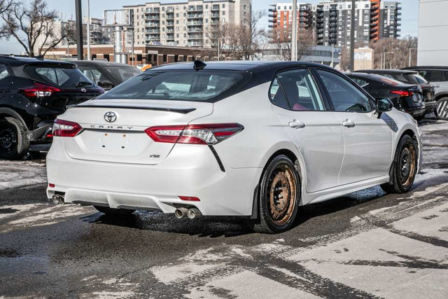 2019 Toyota Camry in Cars & Trucks in City of Montréal - Image 4