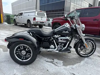 Check out this 2022 CANADIAN Harley-Davidson Freewheeler 114ci with only 10kms !! NOT A MISPRINT. Be...