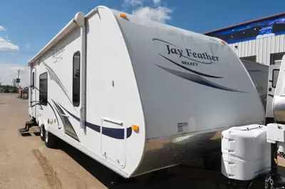 Relaxation is the name of the game, and the 2011 Jay Feather 28U travel trailer gives you just that...