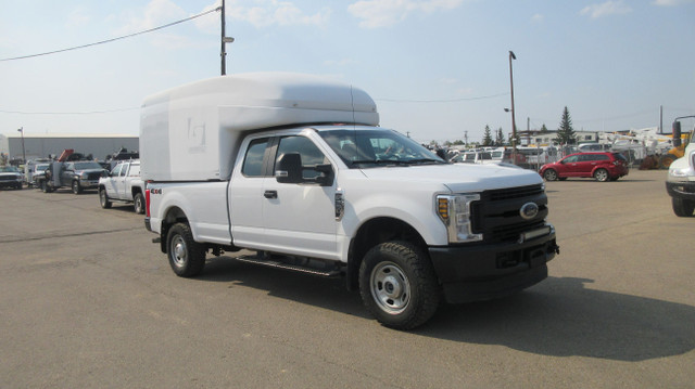 2019 Ford F-350 XLT EXTENDED CAB WITH SERVICE CANOPY in Cars & Trucks in Edmonton - Image 4