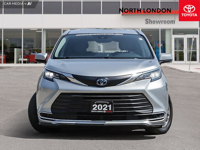 2021 Toyota Sienna XLE 7-Passenger RARE FIND - LEASE RETURN -... in Cars & Trucks in London - Image 2