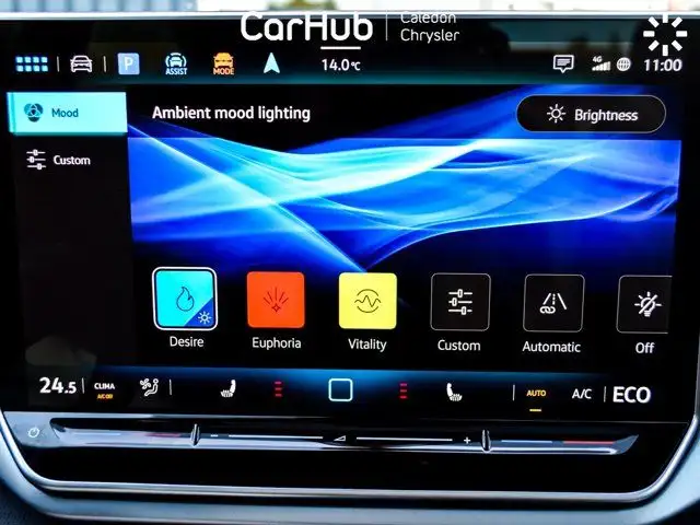 2024 Volkswagen ID.4 Pro Pano Sunroof Navi Heated Front Seats in Cars & Trucks in Mississauga / Peel Region - Image 38