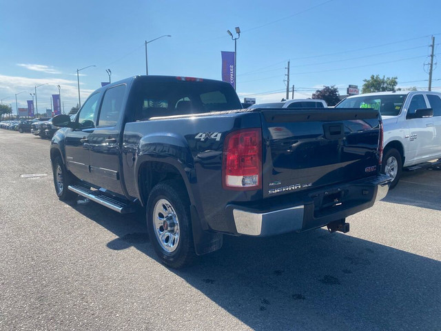 2011 GMC Sierra 1500 Crew Cab SLE 4x4 ~Chrome Wheels ~Tonneau Co in Cars & Trucks in Barrie - Image 2