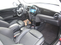 FULL EV. AUTOMATIC. FINISHED IN RED WITH BLACK LEATHER INTERIOR. ALLOY WHEELS, NAVIGATION, BACK UP C... (image 7)