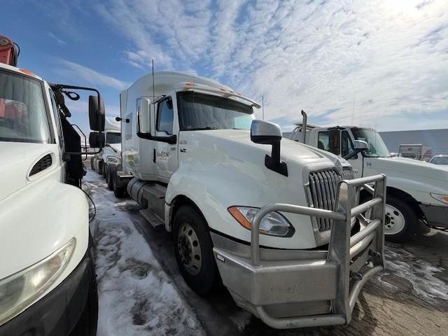 2018 International LT625 Sleeper, Used Sleeper Tractor in Heavy Trucks in Edmonton