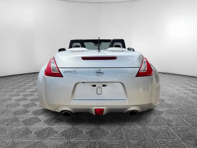 2014 Nissan 370Z 2dr Roadster Auto Touring w/Bordeaux Top in Cars & Trucks in Medicine Hat - Image 13