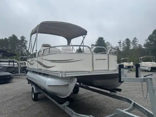 2006 18' LEGEND PONTOON 25HP MERCURY 4-STROKE EFI BIGFOOT in Powerboats & Motorboats in Peterborough - Image 7