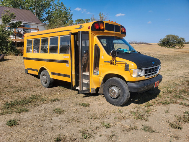 Ford 7.3 Powerstroke E350 Bus/Toy Hauler, Can run waste oil in Cars & Trucks in Medicine Hat - Image 3
