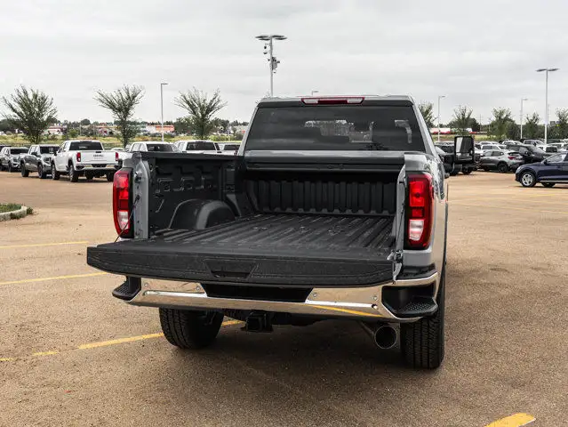 2025 GMC Sierra 3500HD Pro dans Autos et camions dans Comté de Strathcona - Image 9