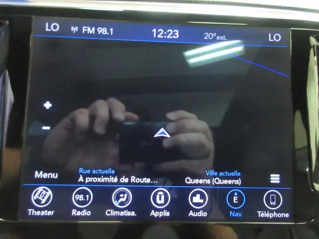 CHRYSLER PACIFICA 2018 LIMITED S GPS NAVIGATION CUIR TOIT PANO T in Cars & Trucks in Lévis - Image 12
