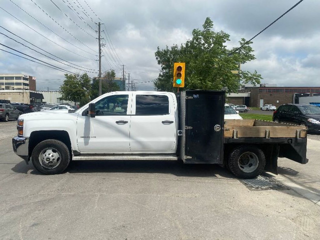 2017 Chevrolet SILVERADO 3500HD LT Dually Crew Cab Flat Bed RWD in Cars & Trucks in City of Toronto - Image 4