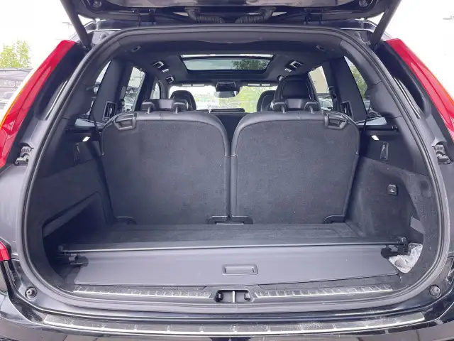 2017 Volvo XC90 in Cars & Trucks in Calgary - Image 33