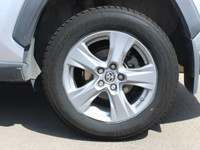FEATURES OF THE RAV4 XLE AWD »» All-wheel drive for enhanced control and traction »» Automatic trans... (image 8)