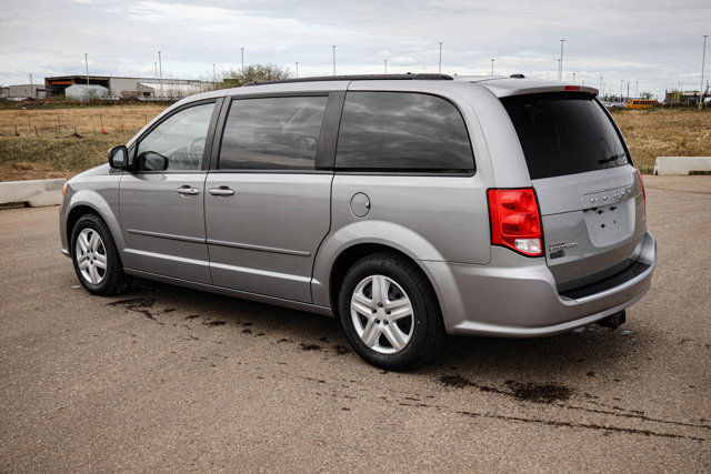 2015 Dodge Grand Caravan SXT REAR STOW AND GO in Cars & Trucks in Strathcona County - Image 2