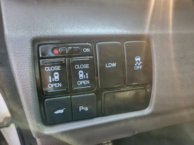 2015 Honda Odyssey 4dr Wgn Touring w/RES & Navi One Owner No Acc in Cars & Trucks in City of Toronto - Image 16