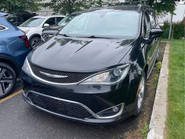 2017 Chrysler Pacifica in Cars & Trucks in Oakville / Halton Region