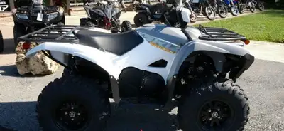 ELEVATE YOUR ADVENTURE WITH THE CAN AM RENEGADE X MR 1000 R. PAYMENTS ONLY $122 BI-WEEKLY OAC!! APPL...