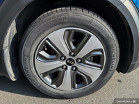 This 2019 Kia Niro Hybrid EX Premium in stunning Gravity Blue Metallic offers a compelling blend of... (image 9)