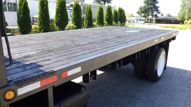 2006 Ford F650 16 Foot Flat Deck in Cars & Trucks in Delta/Surrey/Langley - Image 21