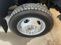 FORD F-550 CUBE 16 PIEDS LARGEURS DE 7 PIEDS ET HAUTEURS DE 8 PIEDS CUBE AVEC RANGEMENT INTÉRIEURS A... (image 2)