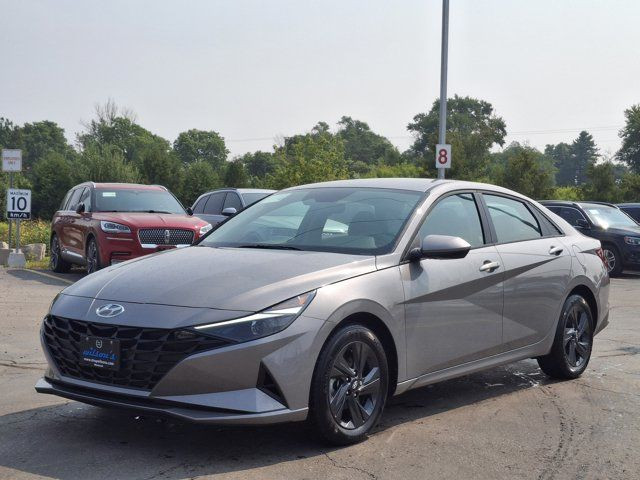 2023 Hyundai Elantra Preferred | Apple CarPlay | Android Auto in Cars & Trucks in Guelph