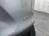 Découvrez le Toyota RAV4 LE 2021, une fusion parfaite de style et de fiabilité. Ce modèle en Argent... (image 8)